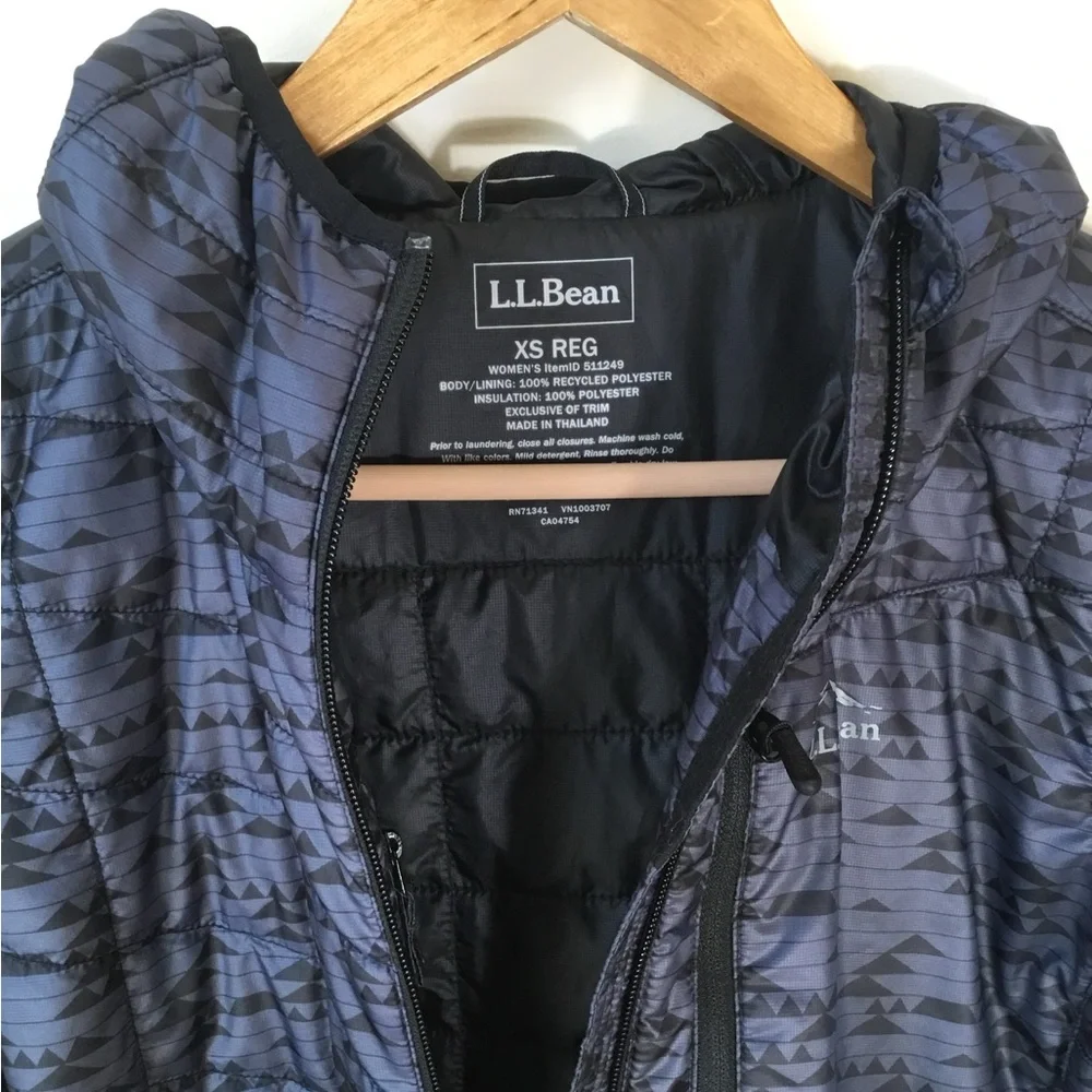 L.L. Bean Women's Primaloft Packaway Hooded Full Zip Jacket‎